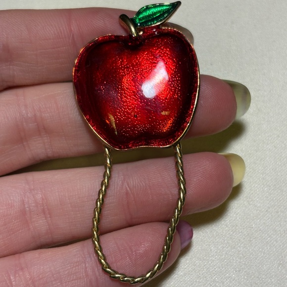 Vintage Enamel Red Apple Brooch with Green Leaf - Picture 4 of 6